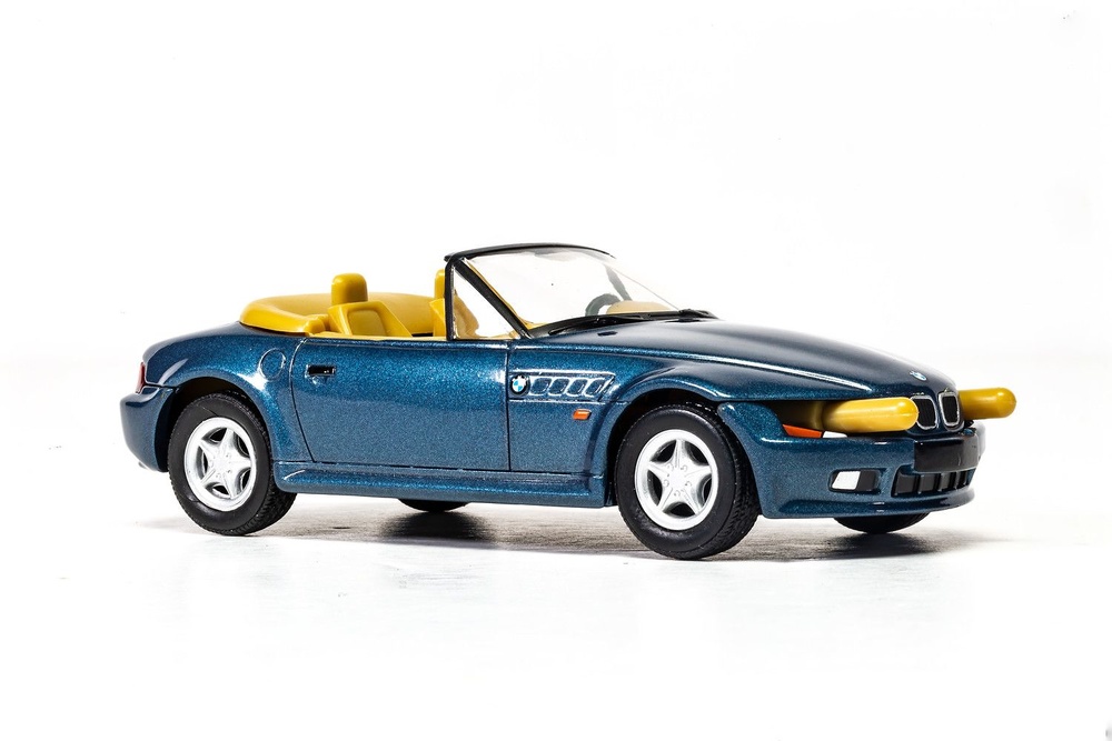 BMW Z3 - James Bond - 'Goldeneye' Corgi 1/36 