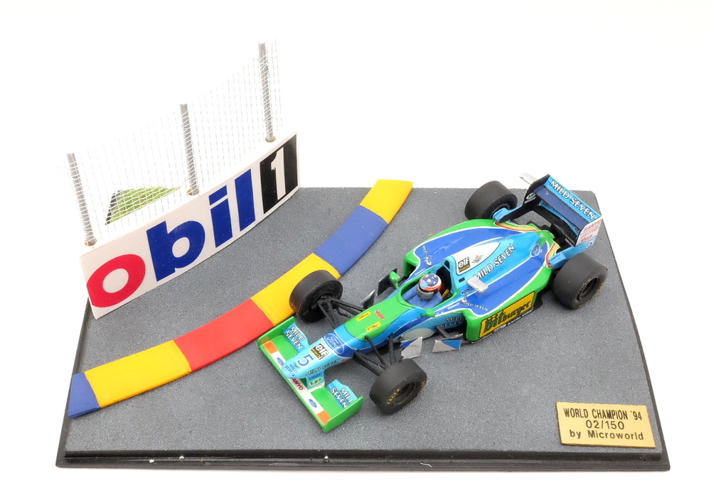 3 figuras y Benetton B194 nº 5 Michael Schumacher (1994) Micro World BE14 1/43 