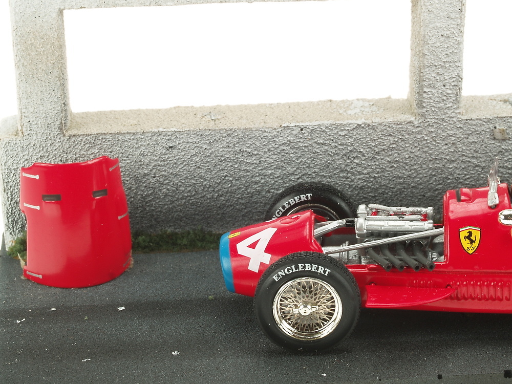 Ferrari F500 F2 nº 4 A. Ascari (1952) Diorama con mecanico Microworld 4125 1/43 