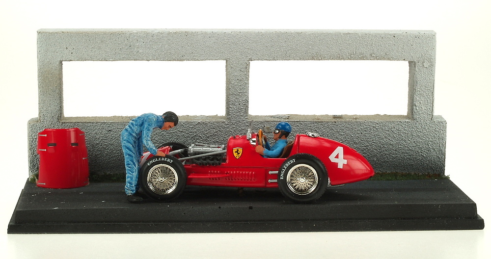 Ferrari F500 F2 nº 4 A. Ascari (1952) Diorama con mecanico Microworld 4125 1/43 