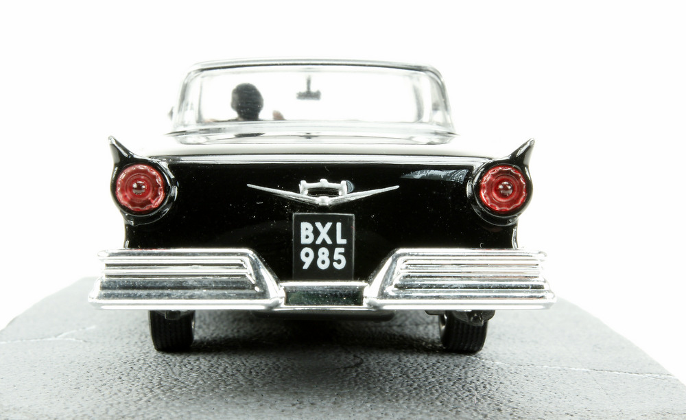 Ford Fairlane 500 Skyliner (1957) James Bond 