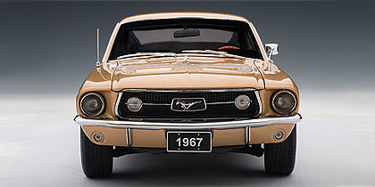 Autoart 72806 Ford Mustang GT 390 (1968) Autoart 1:18 color oro (beige metalizado)