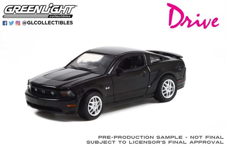 Ford Mustang GT 5.0 -Drive (2011) Greenlight 44940F 1/64 