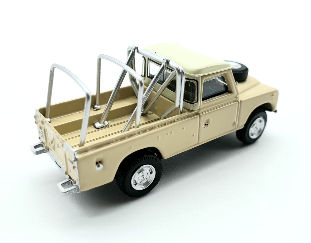 Land Rover 109 Serie 3 Pick-Up (1971) Cararama 52290 1/72 