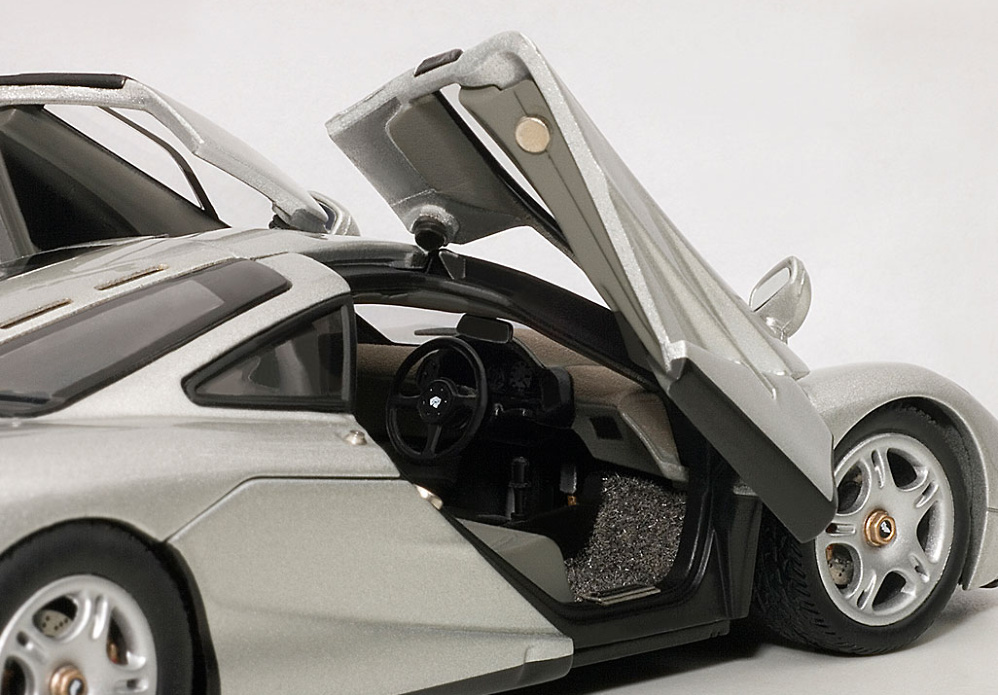 McLaren F1 (1992) Autoart 56001 1:43 