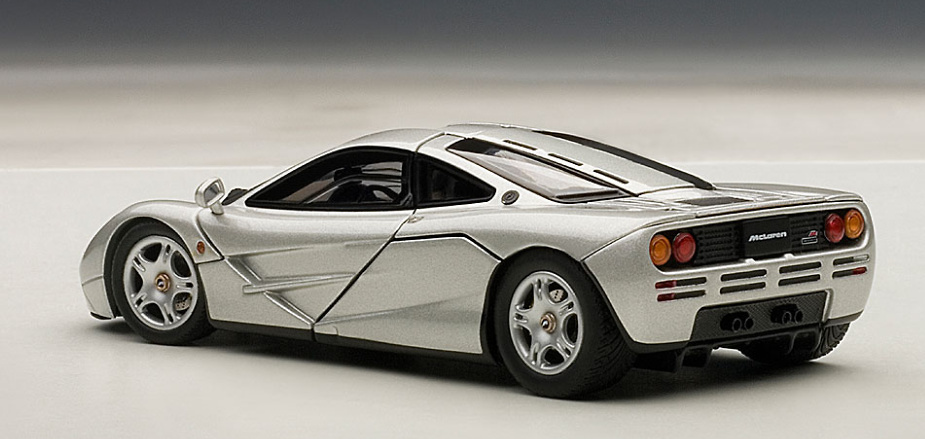 McLaren F1 (1992) Autoart 56001 1:43 