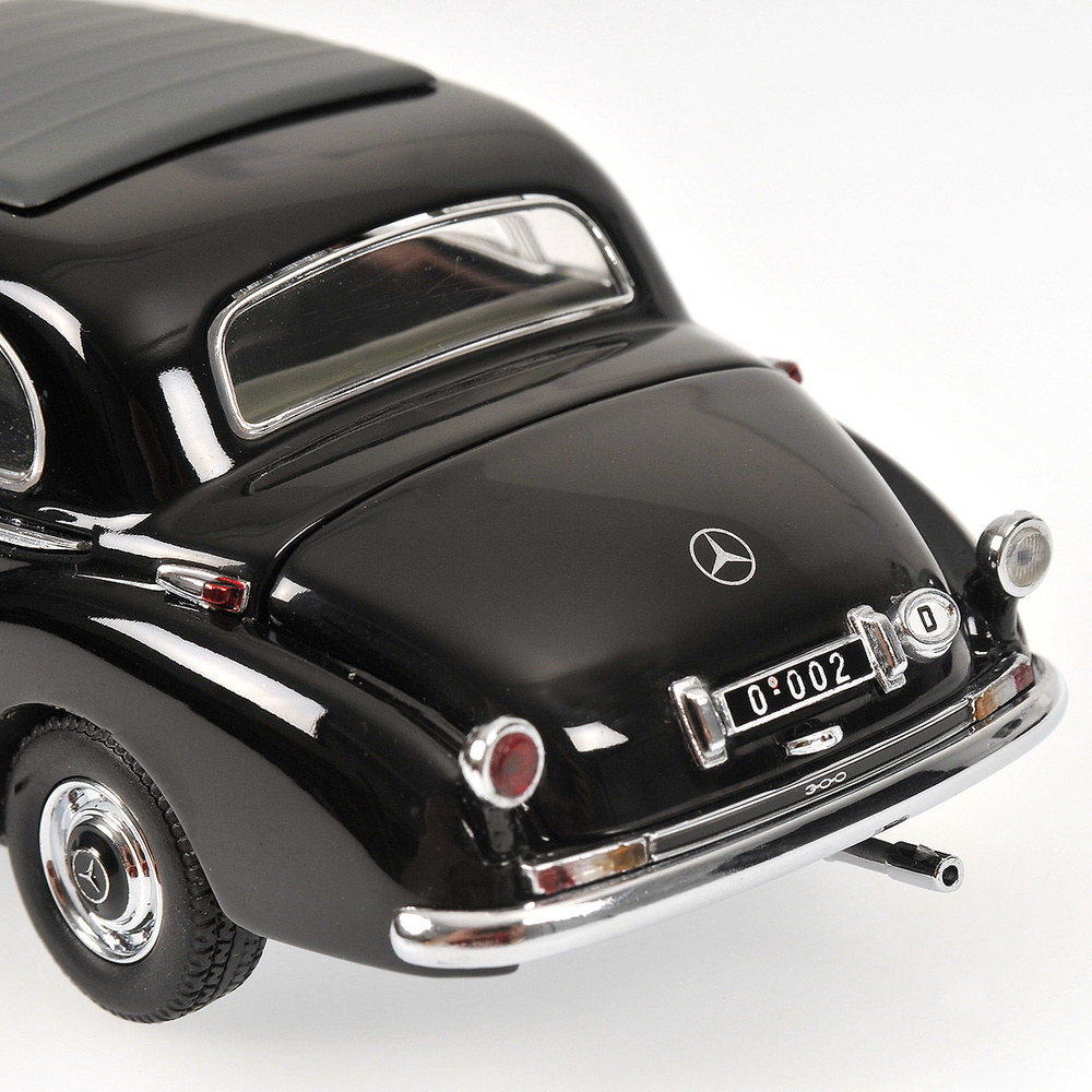 Mercedes 300B Adenauer -W186 III- (1955) Minichamps 436039000 1/43 