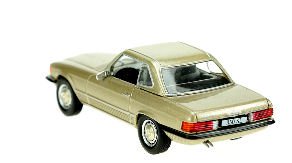 Mercedes 350 SL -R107- (1971) White Box WB116 1:43 