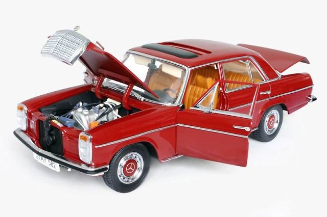 Mercedes Benz Strich 8 -W114- (1968) Sun Star 1/18 