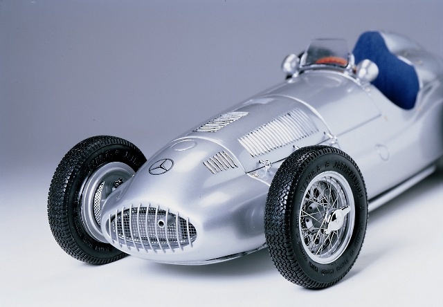 Mercedes Benz W165 (1939) CMC M018 1/18 