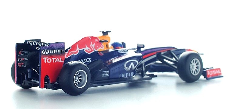 Red Bull RB9 n°1 Sebastian Vettel (2013) Spark Y052 1:64 