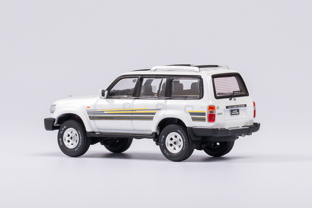 Miniatura Toyota Land Cruiser J80 - 1990 Keng Fai / Kilo Works 640311 escala 1/64 