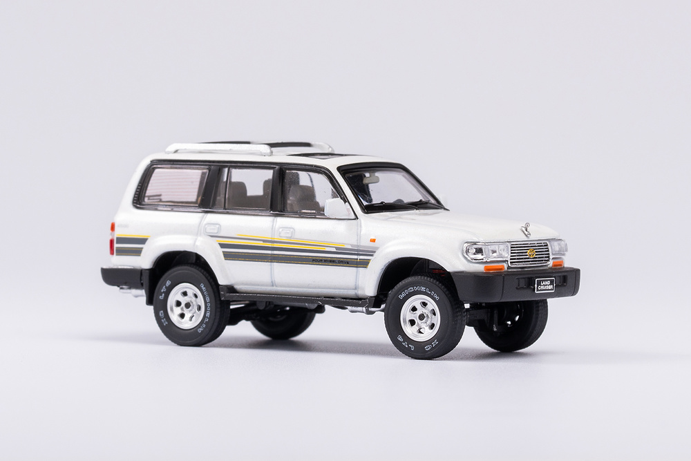 Miniatura Toyota Land Cruiser J80 - 1990 Keng Fai / Kilo Works 640311 escala 1/64 