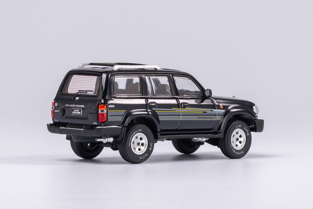 Miniatura Toyota Land Cruiser J80 - 1990 Keng Fai / Kilo Works 640312 escala 1/64 