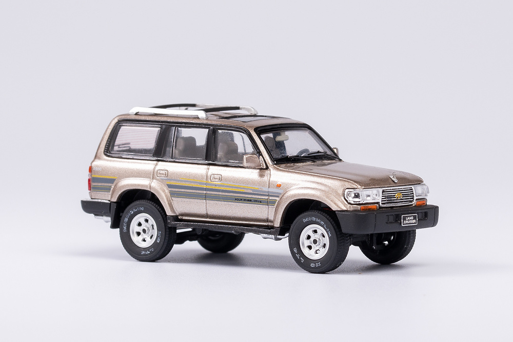 Miniatura Toyota Land Cruiser J80 - 1990 Keng Fai / Kilo Works 640313 escala 1/64 