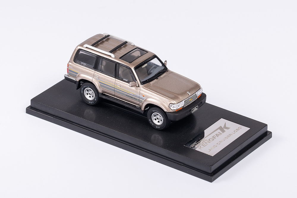 Miniatura Toyota Land Cruiser J80 - 1990 Keng Fai / Kilo Works 640313 escala 1/64 