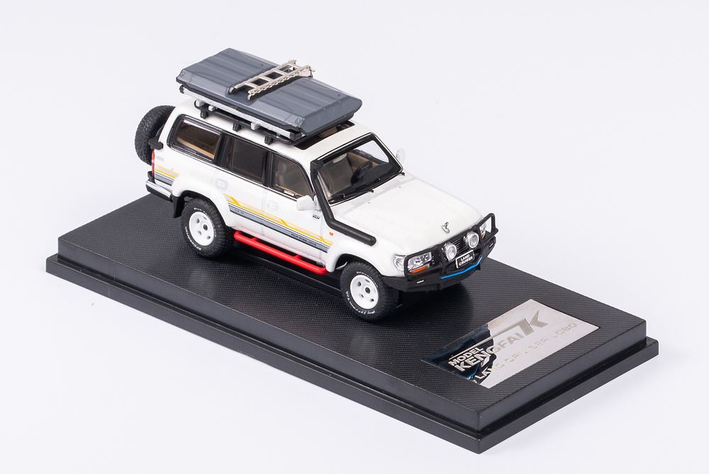 Miniatura Toyota Land Cruiser J80 - 1990 Keng Fai / Kilo Works 640314 escala 1/64 