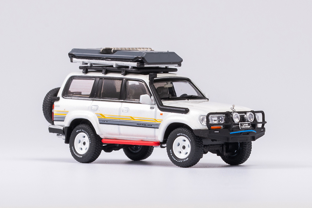 Miniatura Toyota Land Cruiser J80 - 1990 Keng Fai / Kilo Works 640314 escala 1/64 