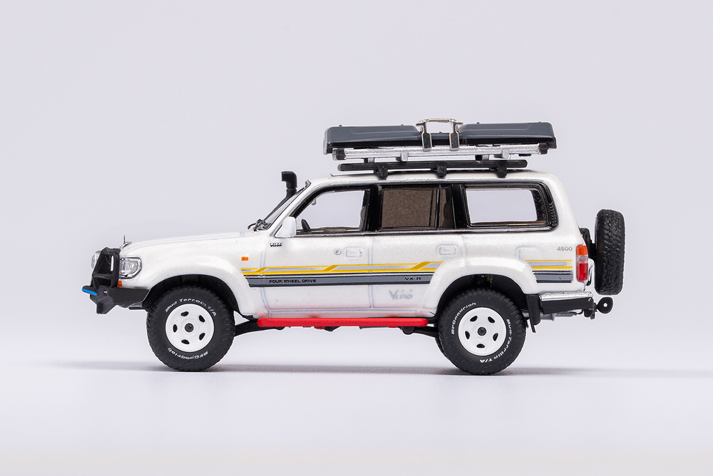 Toyota Land Cruiser J80 con equipo (1990) NZG VAKF-640314 1/64 