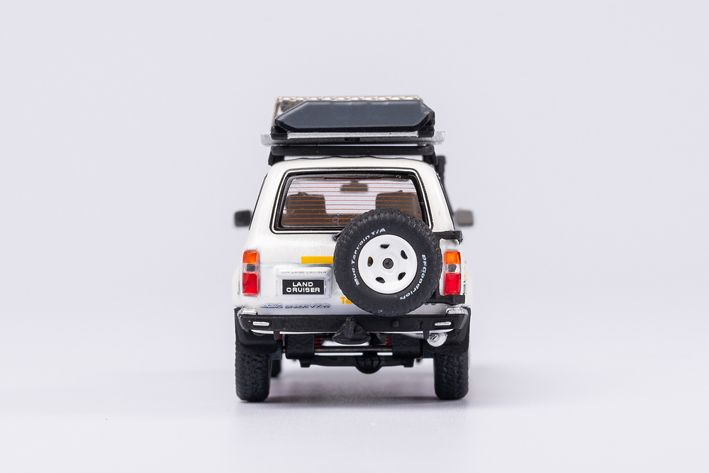 Toyota Land Cruiser J80 con equipo (1990) NZG VAKF-640314 1/64 