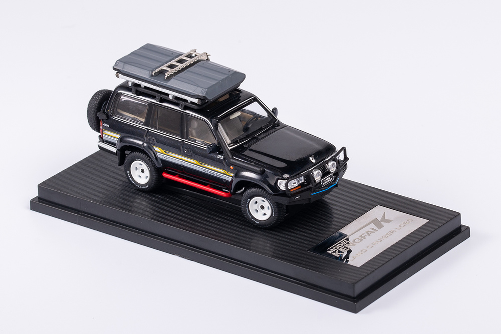 Toyota Land Cruiser J80 con equipo (1990) NZG VAKF-640315 1/64 