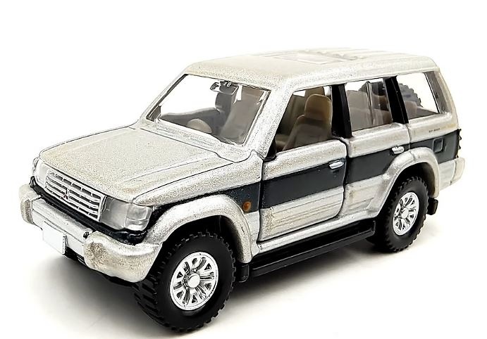 Mitsubishi Pajero TD Tomica- Premium (04) escala 1/64 