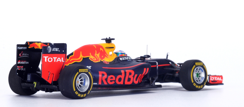 Red Bull RB12 