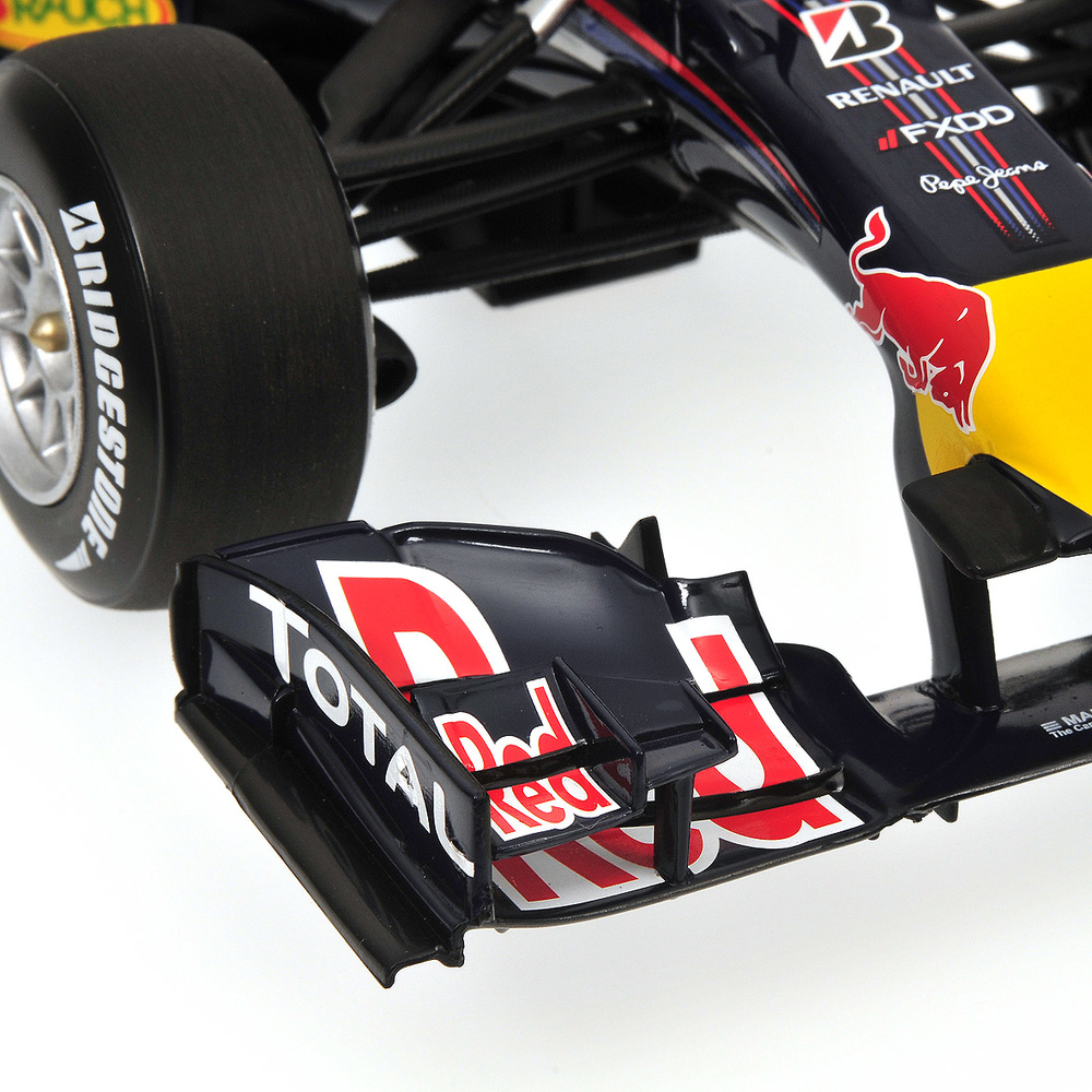 Red Bull RB6 nº 6 Mark Webber (2010) Minichamps 110100006 1/18 