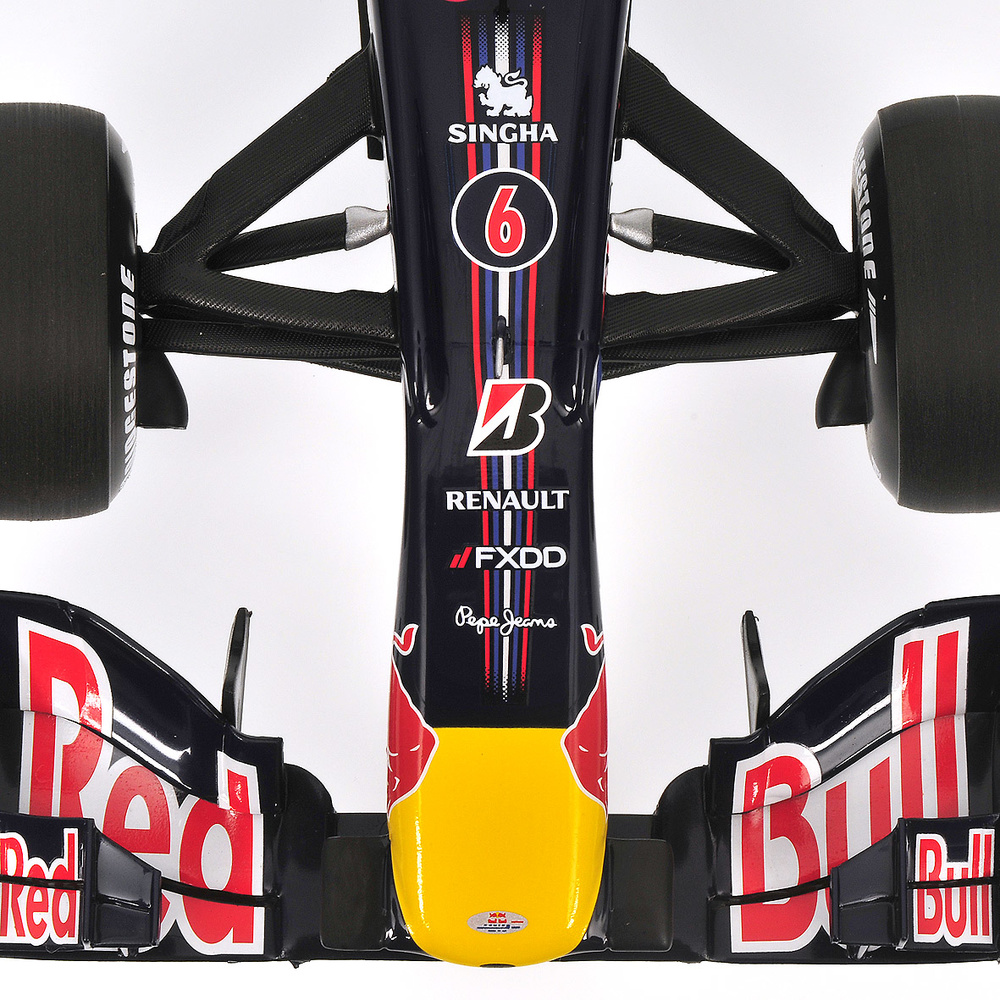 Red Bull RB6 nº 6 Mark Webber (2010) Minichamps 110100006 1/18 