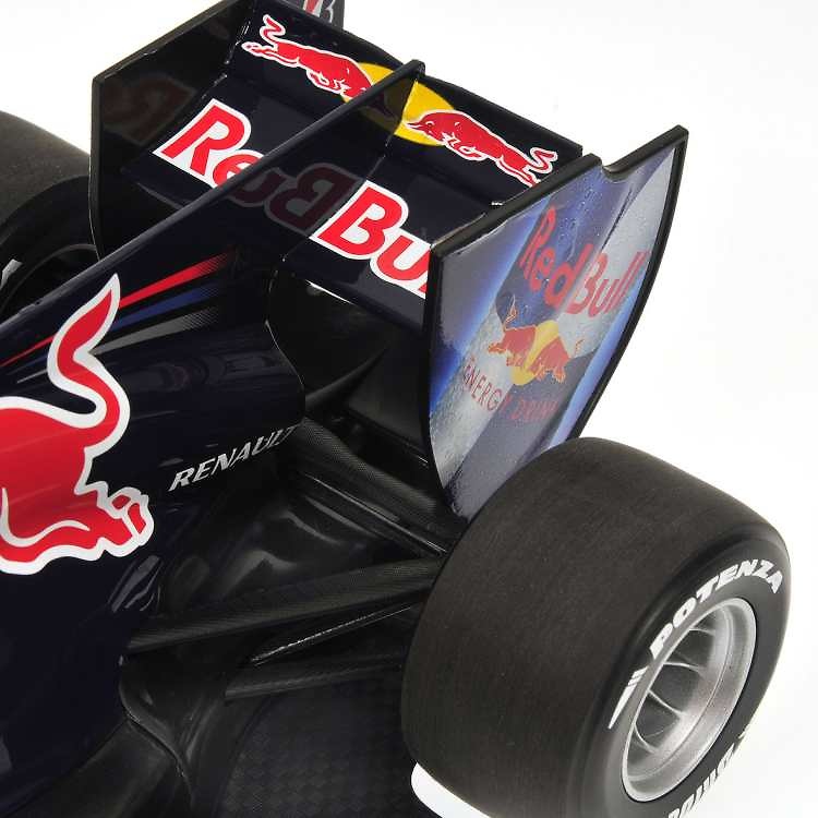 Red Bull RB6 nº 6 Mark Webber (2010) Minichamps 110100006 1/18 