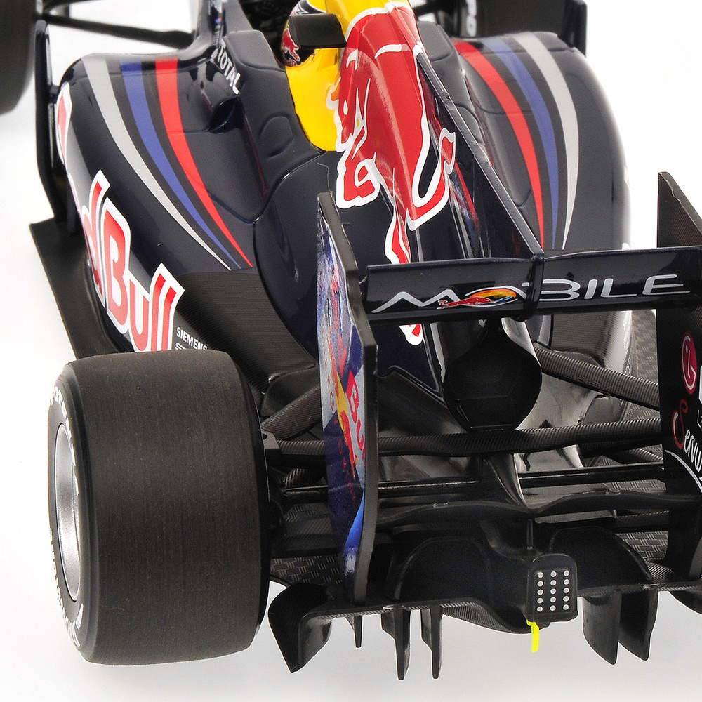 Red Bull RB6 nº 6 Mark Webber (2010) Minichamps 110100006 1/18 