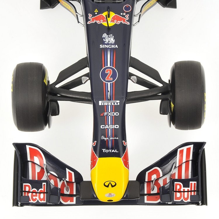 Red Bull RB7 nº 2 Mark Webber (2011) Minichamps 110110002 1/18 