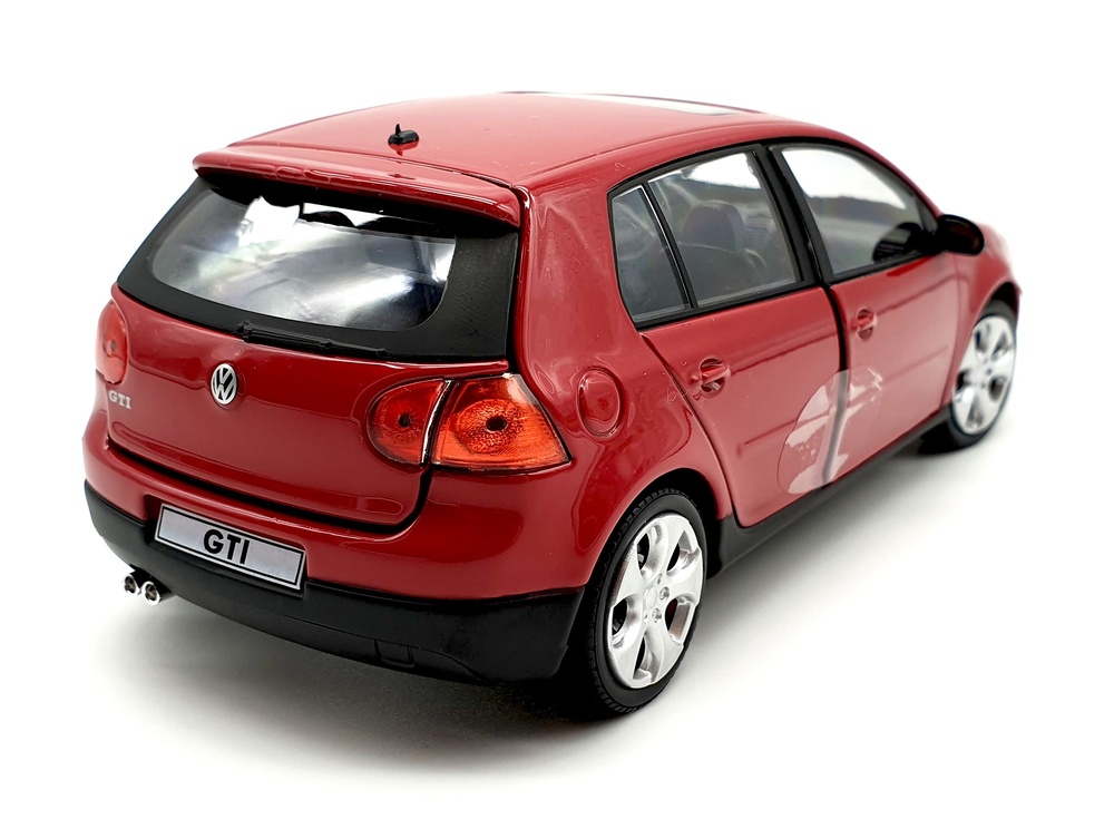 Volkswagen Golf GTi serie 5 (2003) Cararama 125030 1/24 