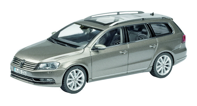 Volkswagen Passat Variant (2010) Schuco 450743600 1/43 