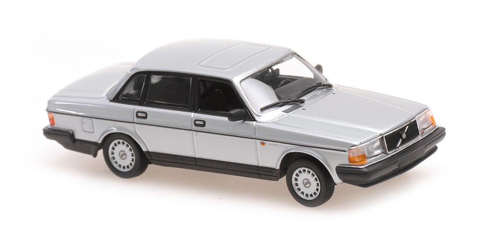 Volvo 240 GL (1986) Maxichamps 940171402 1/43 