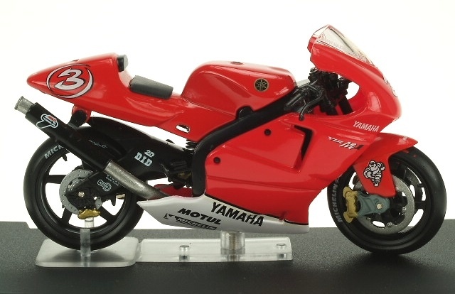 Yamaha YZR M1 nº 3 Max Biaggi (2002) Altaya 703165 1/24 