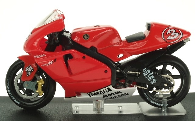 Yamaha YZR M1 nº 3 Max Biaggi (2002) Altaya 703165 1/24 