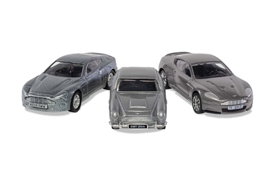 Aston Martin Collection (V12 Vanquish, DB5, DBS) pelicula James Bond Corgi sin escala