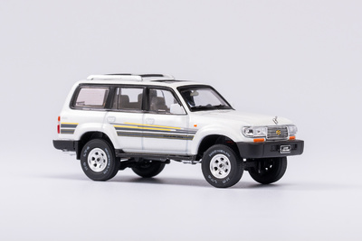 Miniatura Toyota Land Cruiser J80 - 1990 Keng Fai / Kilo Works 640311 escala 1/64
