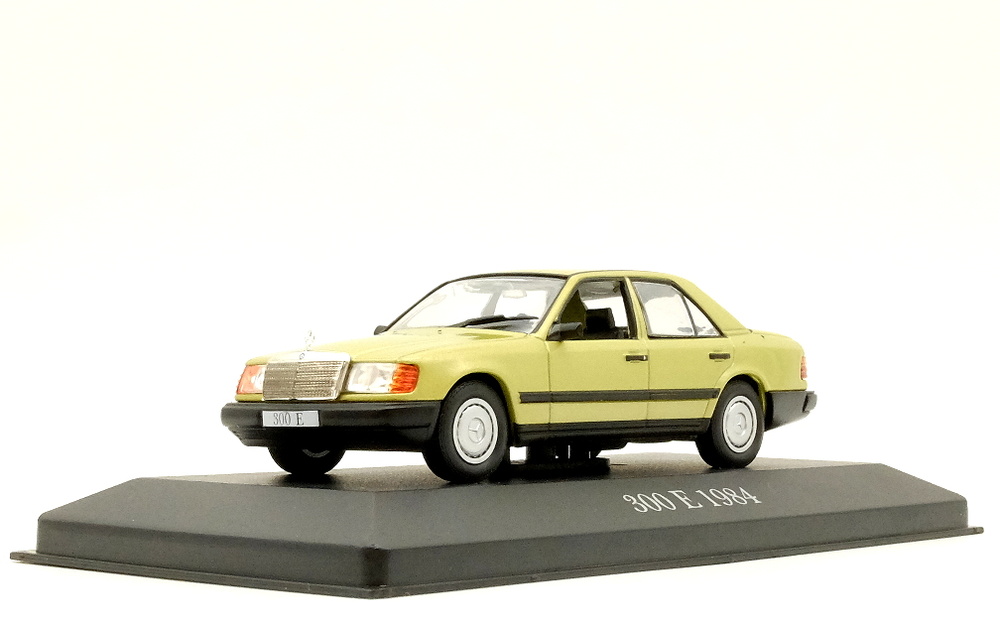 Llavero Esmaltado Mercedes Benz W123 (1975-86)