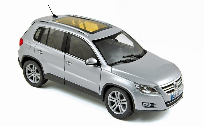 1:18 Scale Paudi Volkswagen Tiguan 2022 Diecast Model Car Toy Gift  Collection